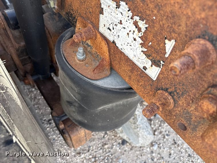 image for item EP0919 2006 Freightliner FLD semi truck