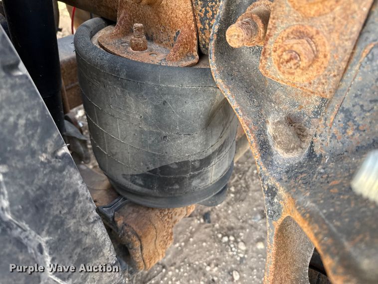 image for item EP0919 2006 Freightliner FLD semi truck