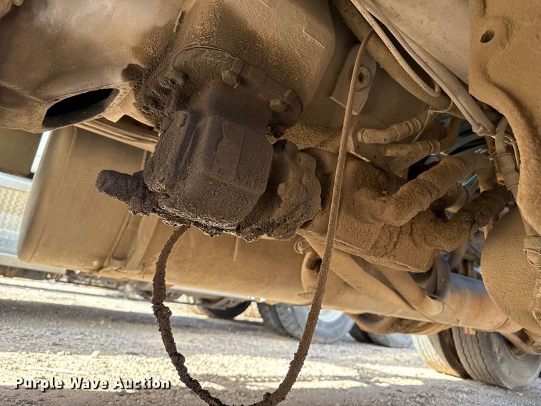 image for item EP0919 2006 Freightliner FLD semi truck