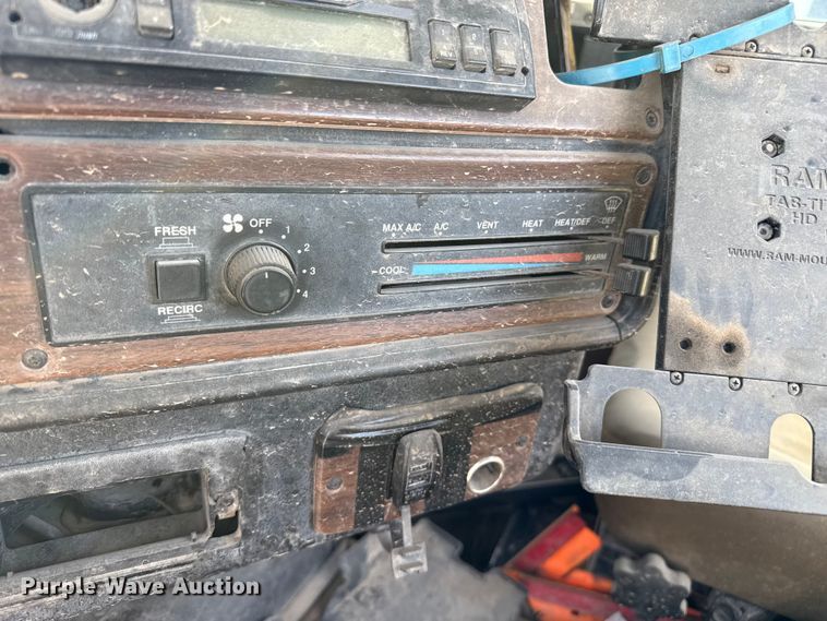 image for item EP0919 2006 Freightliner FLD semi truck