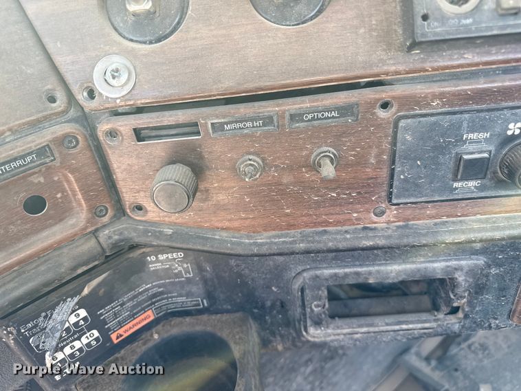 image for item EP0919 2006 Freightliner FLD semi truck