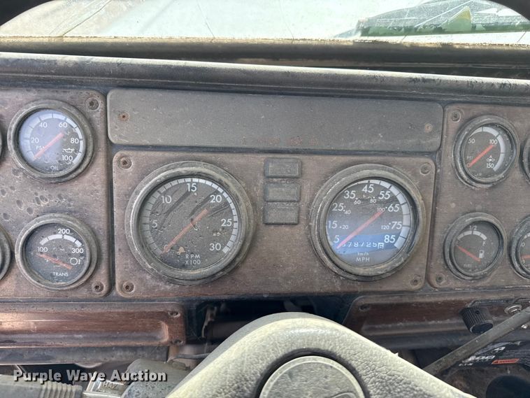 image for item EP0919 2006 Freightliner FLD semi truck