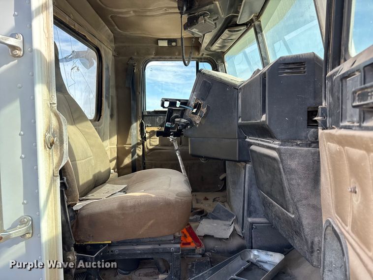 image for item EP0919 2006 Freightliner FLD semi truck