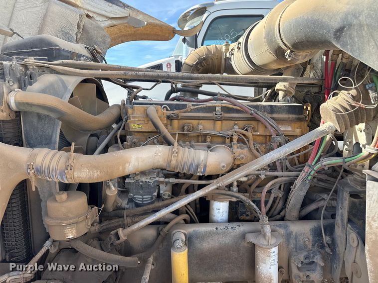 image for item EP0919 2006 Freightliner FLD semi truck