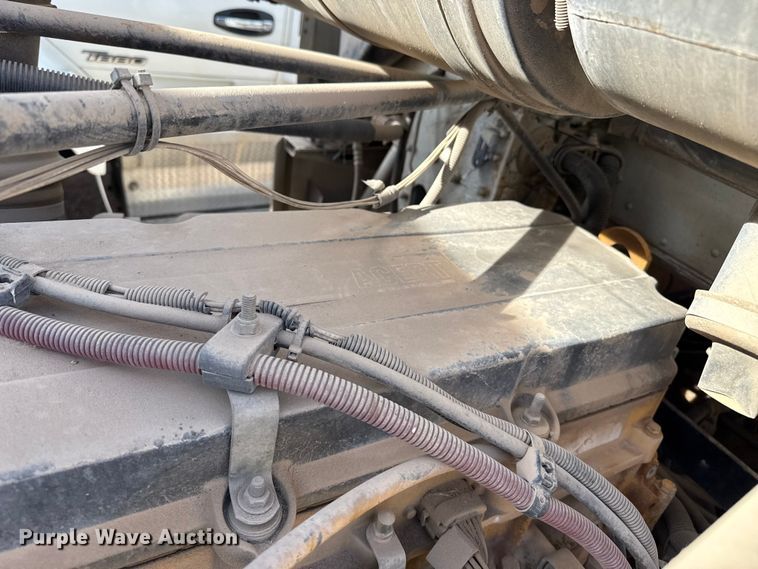 image for item EP0919 2006 Freightliner FLD semi truck