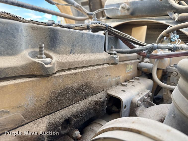 image for item EP0919 2006 Freightliner FLD semi truck