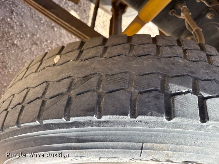 image for item EP0919 2006 Freightliner FLD semi truck