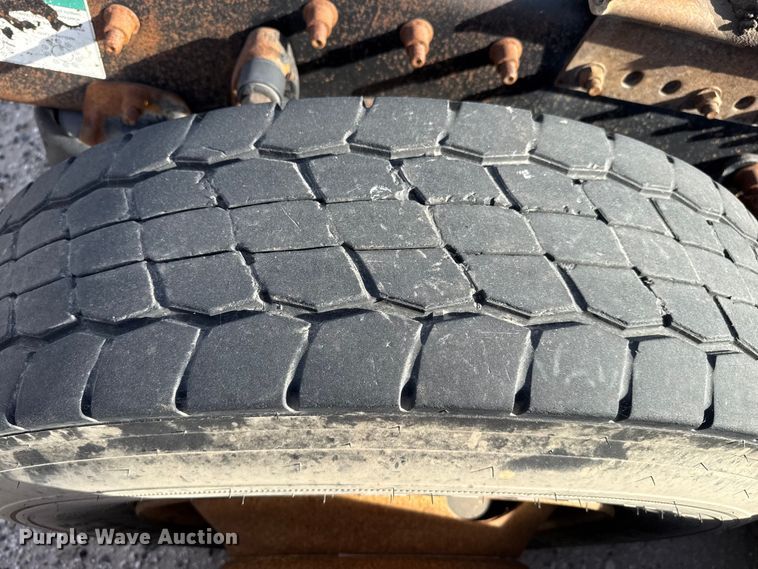 image for item EP0919 2006 Freightliner FLD semi truck