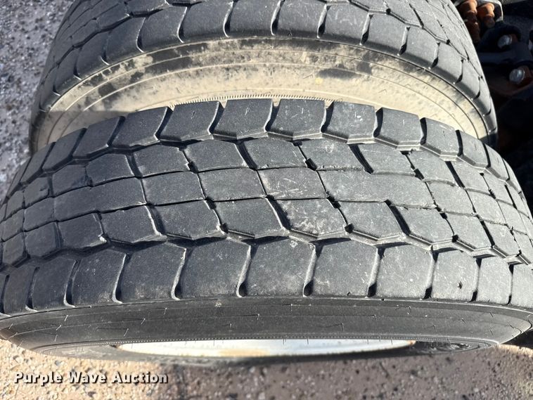 image for item EP0919 2006 Freightliner FLD semi truck