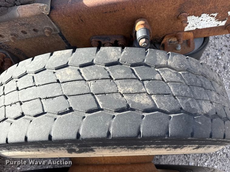 image for item EP0919 2006 Freightliner FLD semi truck