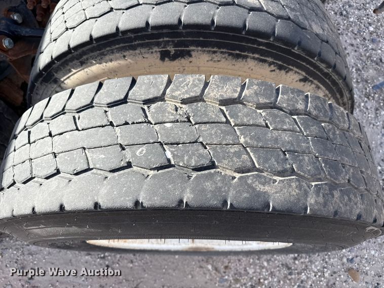 image for item EP0919 2006 Freightliner FLD semi truck