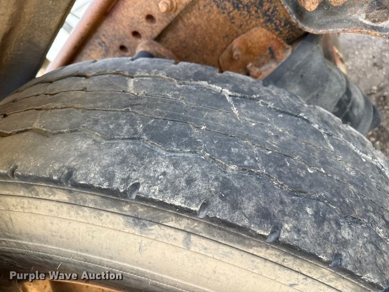 image for item EP0919 2006 Freightliner FLD semi truck