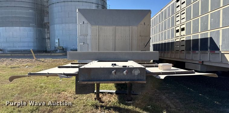 image for item EP0928 1995 Merritt 26x102XRV livestock trailer