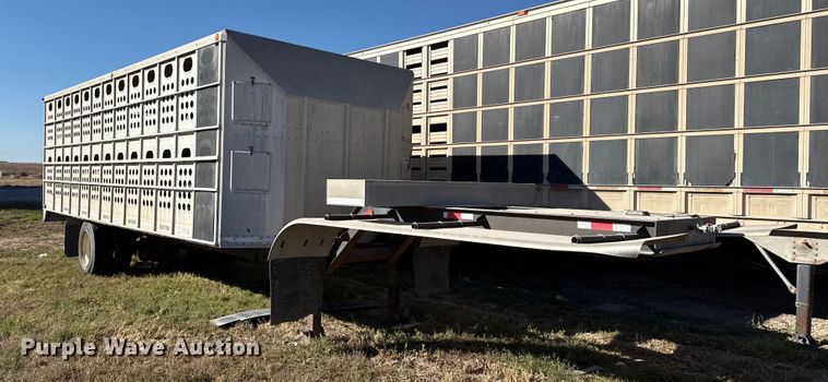 image for item EP0928 1995 Merritt 26x102XRV livestock trailer