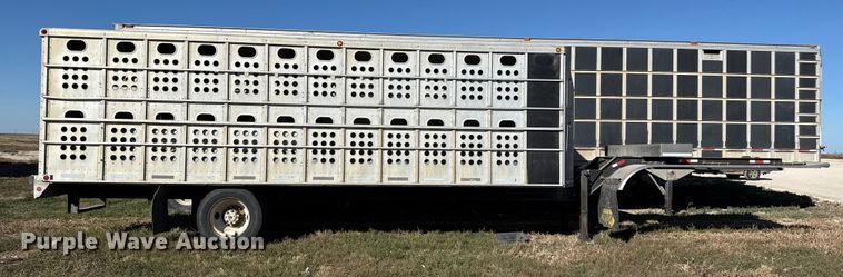 image for item EP0928 1995 Merritt 26x102XRV livestock trailer