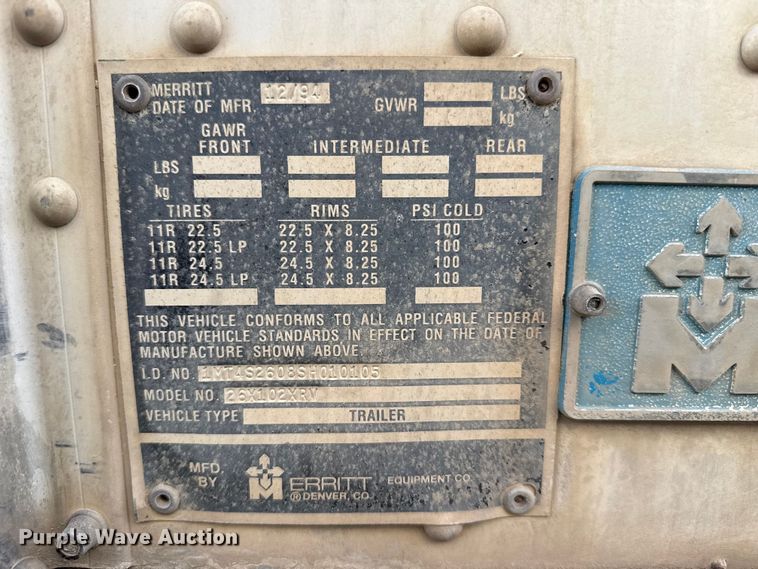 image for item EP0928 1995 Merritt 26x102XRV livestock trailer