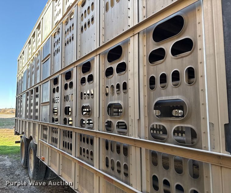 image for item EP0929 2009 Barrett livestock trailer