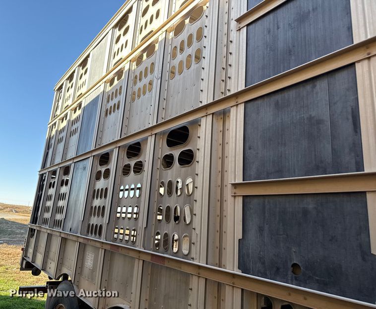 image for item EP0929 2009 Barrett livestock trailer