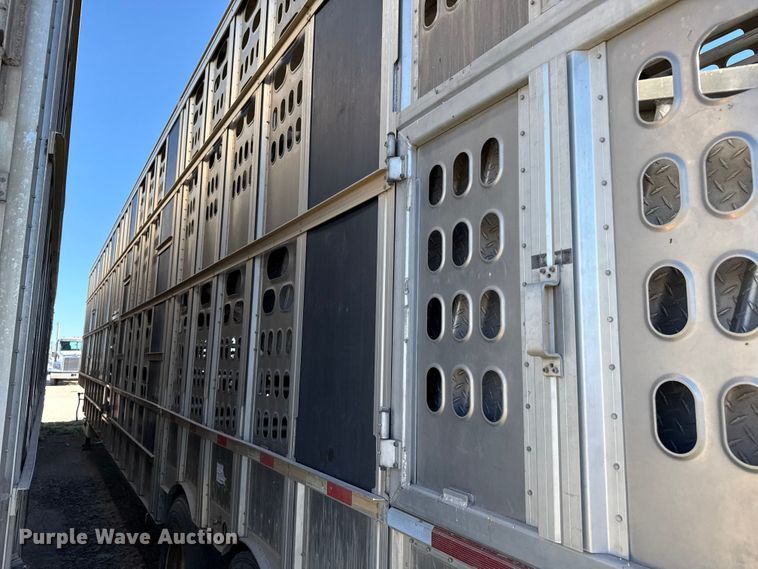 image for item EP0929 2009 Barrett livestock trailer