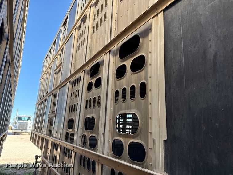 image for item EP0929 2009 Barrett livestock trailer