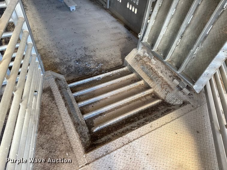 image for item EP0929 2009 Barrett livestock trailer