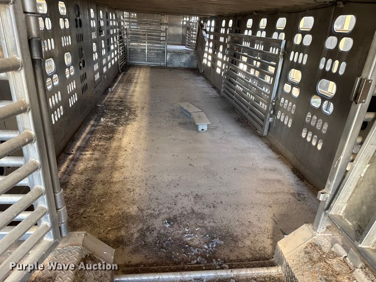 image for item EP0929 2009 Barrett livestock trailer