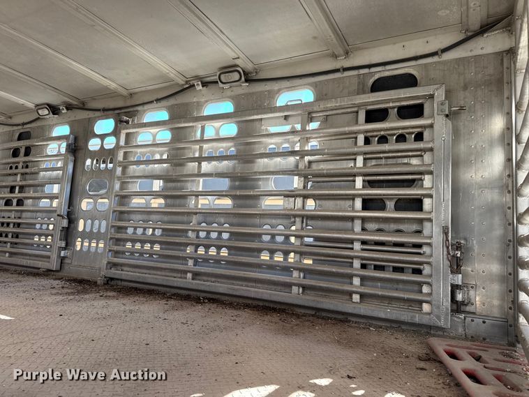 image for item EP0929 2009 Barrett livestock trailer