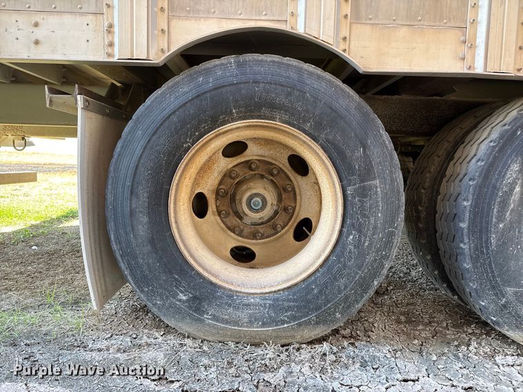image for item EP0929 2009 Barrett livestock trailer