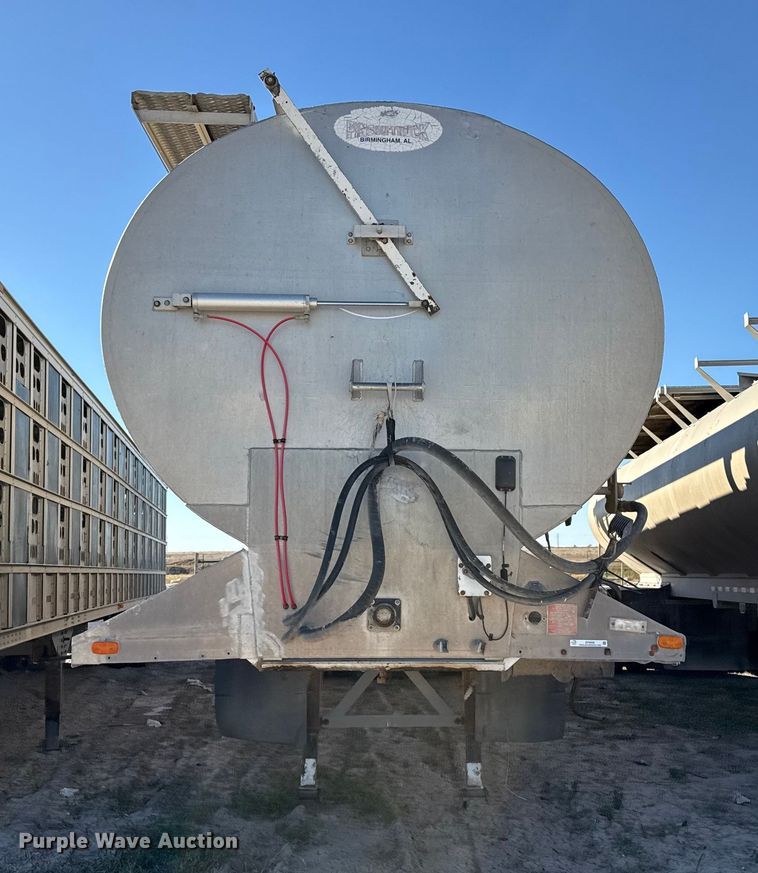 image for item EP0930 2008 Pinson feed delivery trailer