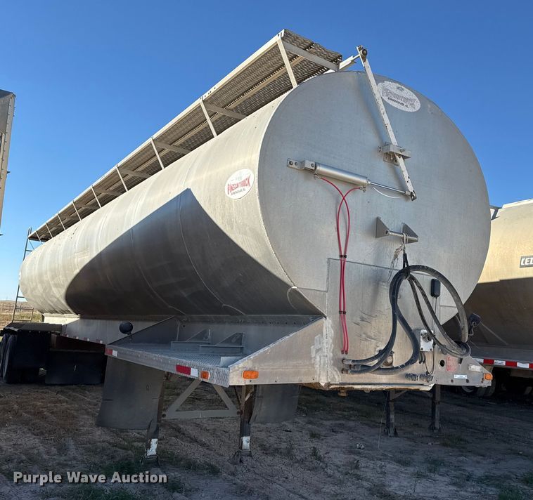 image for item EP0930 2008 Pinson feed delivery trailer