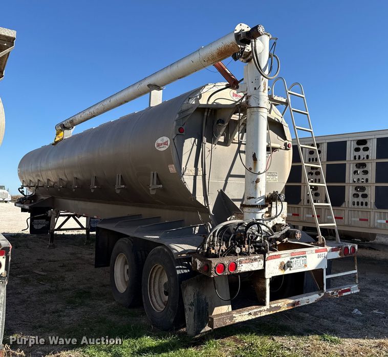 image for item EP0930 2008 Pinson feed delivery trailer