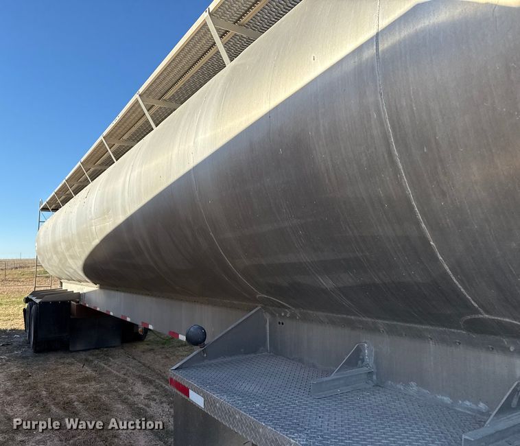 image for item EP0930 2008 Pinson feed delivery trailer