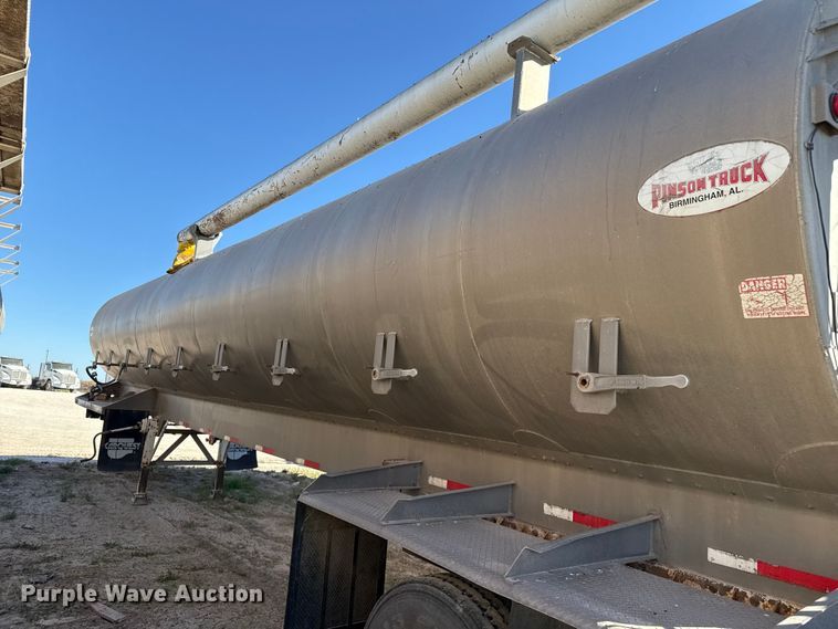 image for item EP0930 2008 Pinson feed delivery trailer