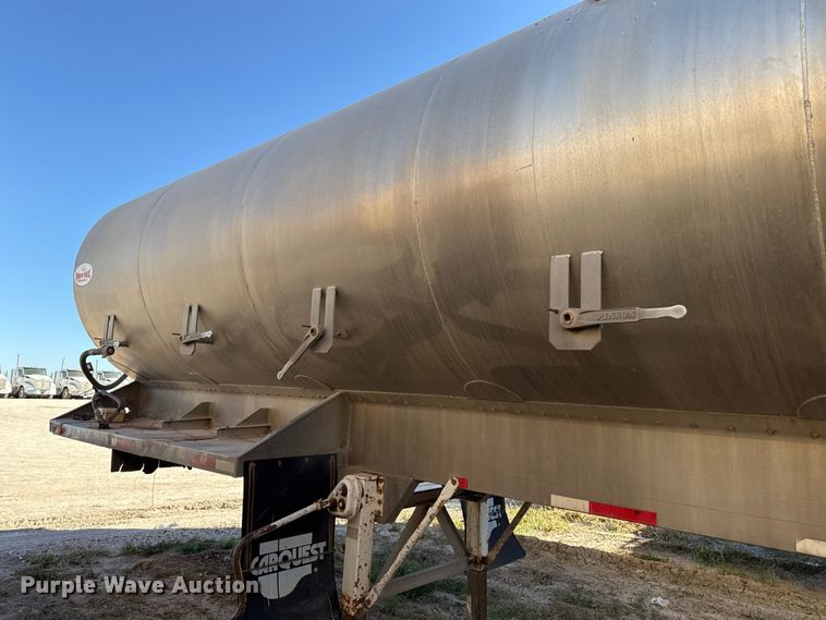 image for item EP0930 2008 Pinson feed delivery trailer