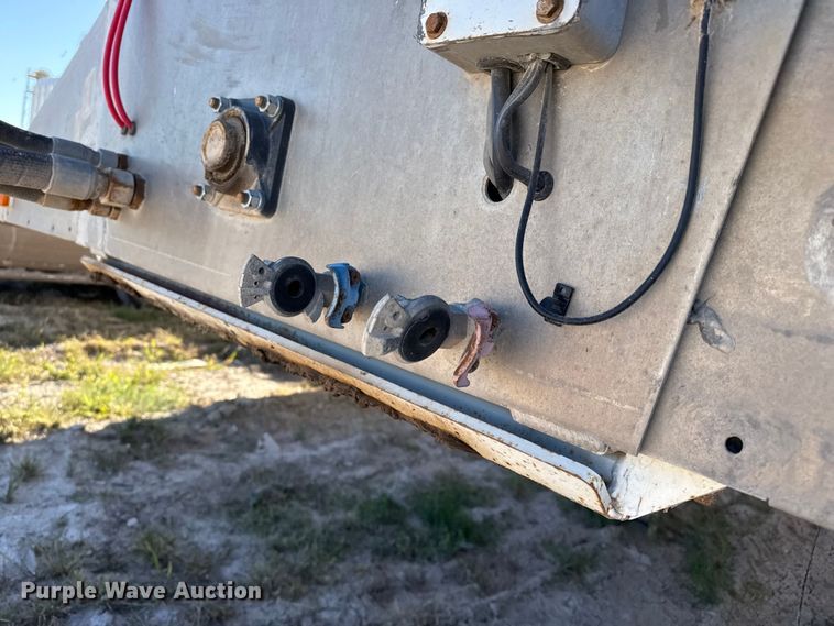 image for item EP0930 2008 Pinson feed delivery trailer