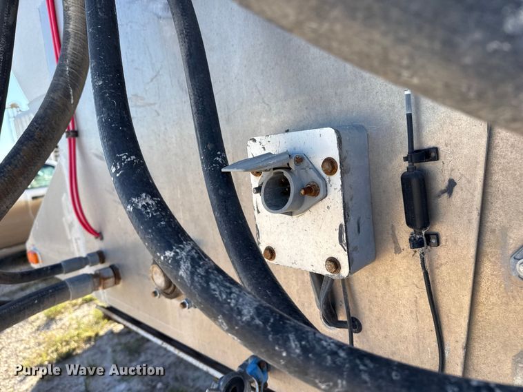 image for item EP0930 2008 Pinson feed delivery trailer