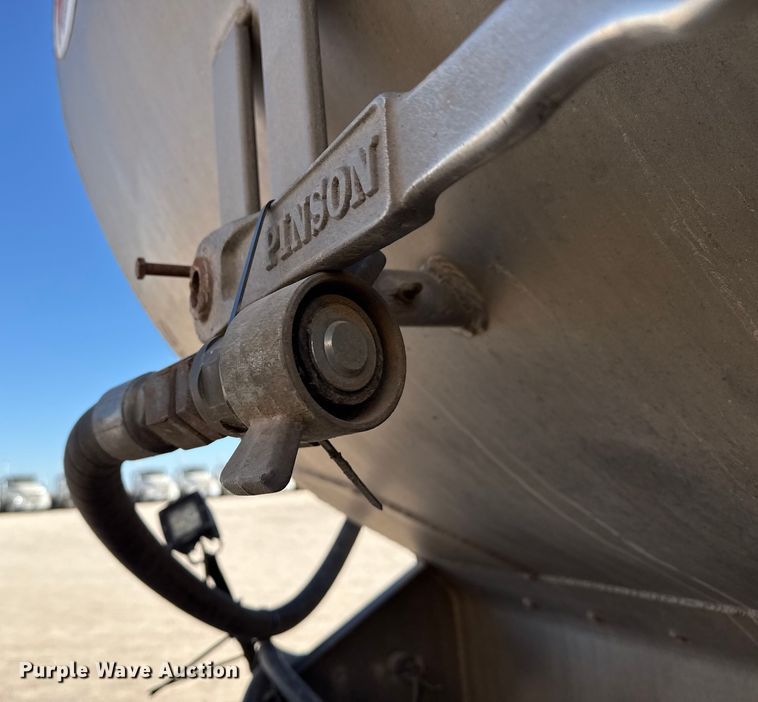 image for item EP0930 2008 Pinson feed delivery trailer