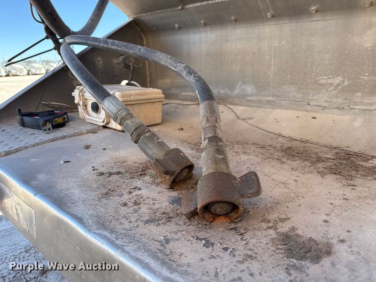 image for item EP0930 2008 Pinson feed delivery trailer