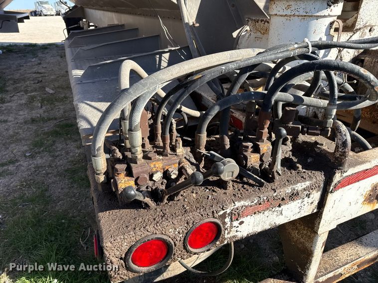 image for item EP0930 2008 Pinson feed delivery trailer