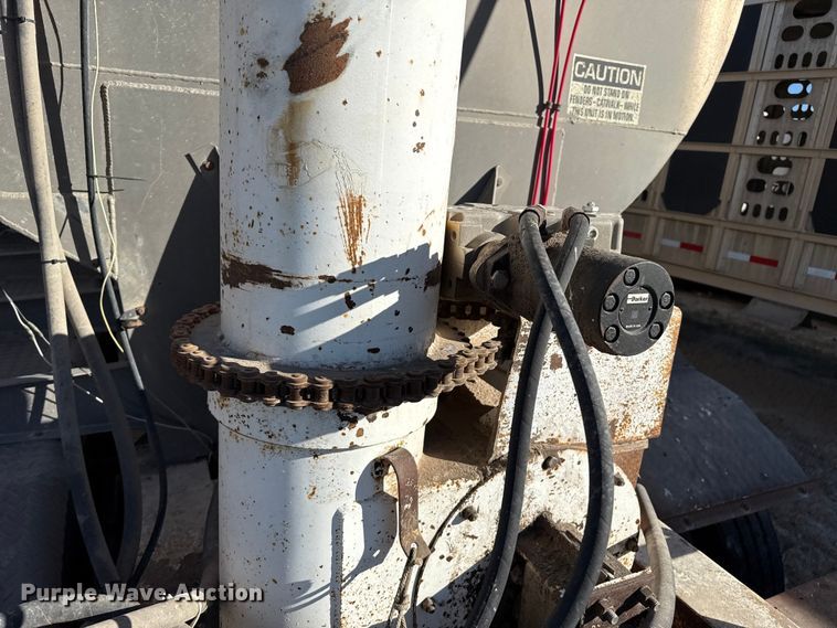 image for item EP0930 2008 Pinson feed delivery trailer