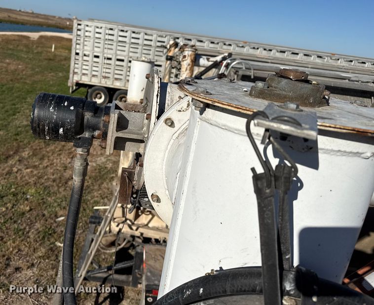 image for item EP0930 2008 Pinson feed delivery trailer