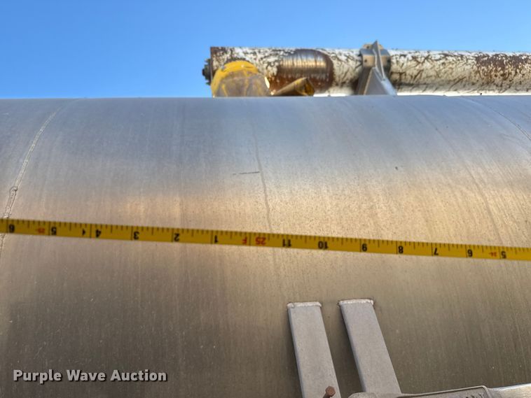 image for item EP0930 2008 Pinson feed delivery trailer