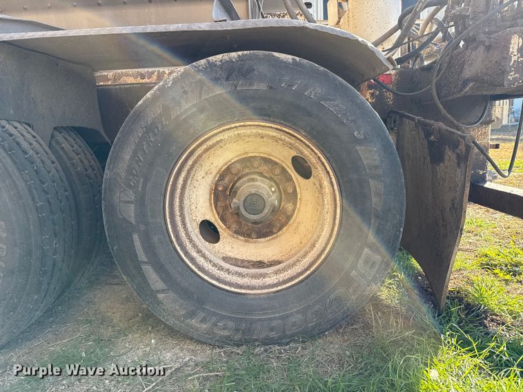 image for item EP0930 2008 Pinson feed delivery trailer