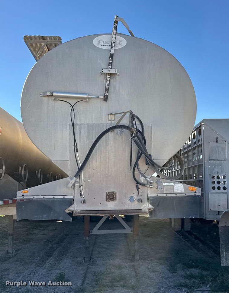 image for item EP0931 2005 Pinson feed delivery trailer