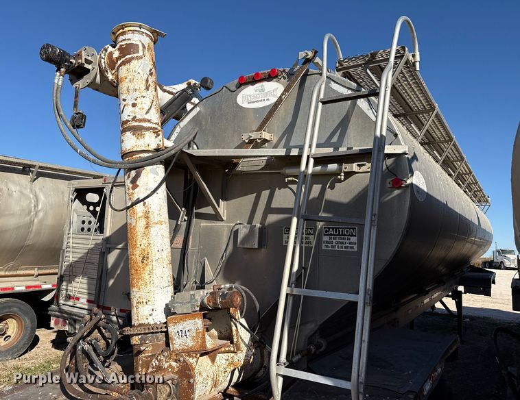 image for item EP0931 2005 Pinson feed delivery trailer