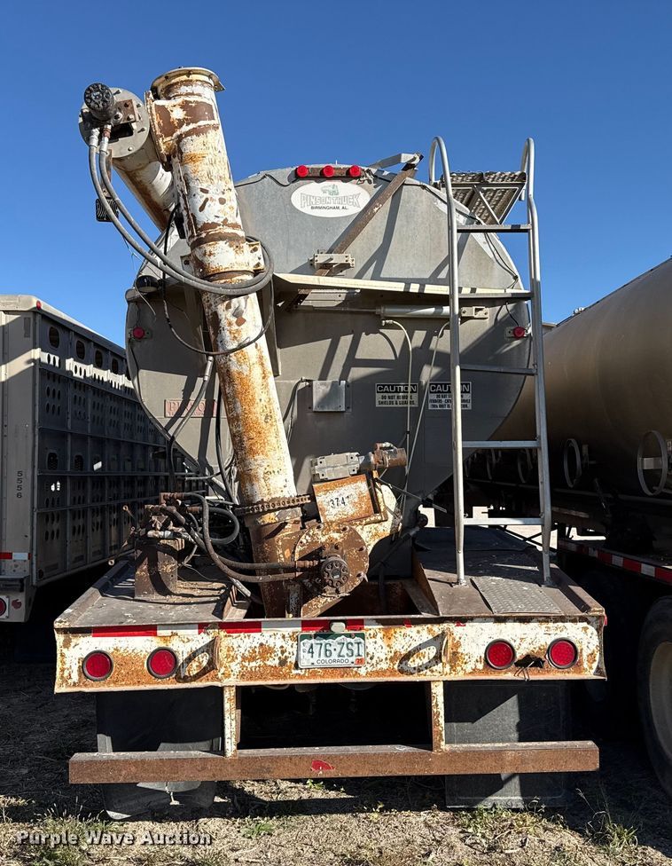 image for item EP0931 2005 Pinson feed delivery trailer