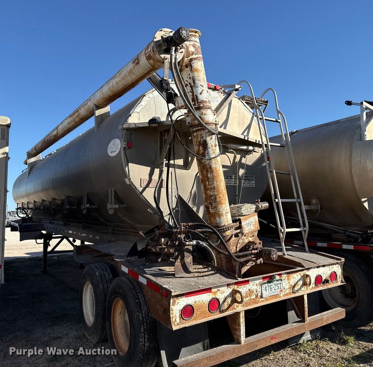 image for item EP0931 2005 Pinson feed delivery trailer