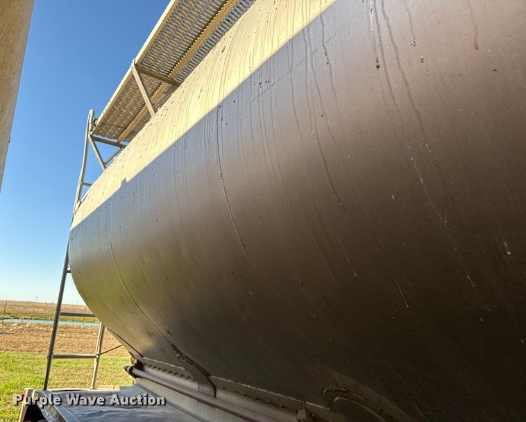 image for item EP0931 2005 Pinson feed delivery trailer