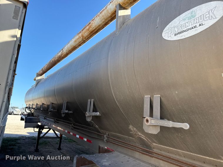 image for item EP0931 2005 Pinson feed delivery trailer