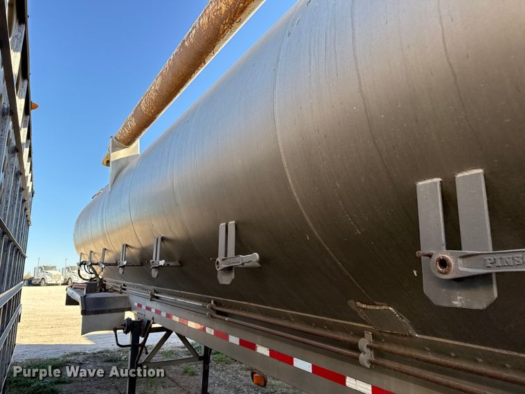 image for item EP0931 2005 Pinson feed delivery trailer